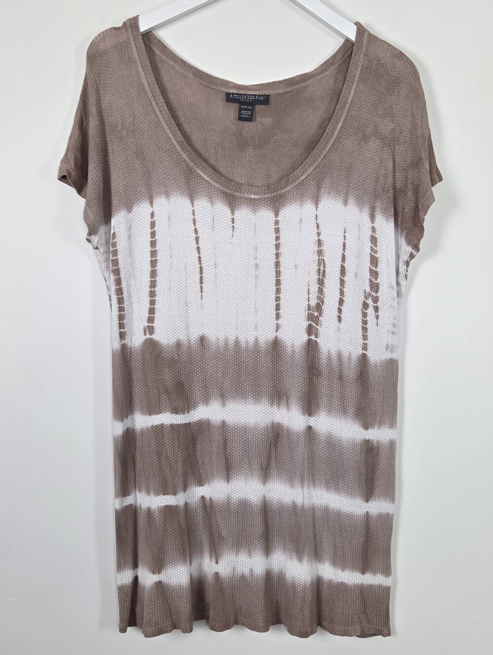 A Pea In The Pod Tan and White Tie Dye Maternity Waffle Tee Shirt Size S